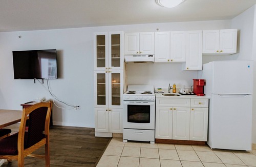 Red Deer Hotel | Western Budget Motel Plus Mosaic Suites