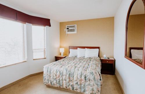 Red Deer Hotel | Western Budget Plus Mosaic Suites