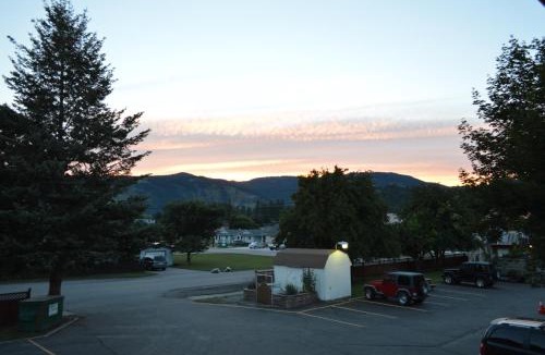 Grand Forks Hotel | Western Traveller Motel
