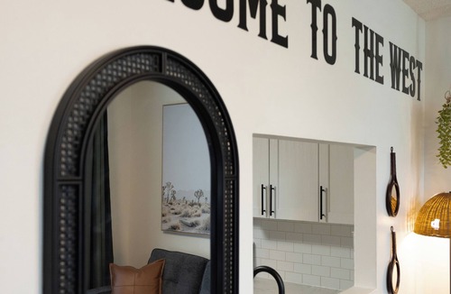 Inglewood Apartment | Western Vibes Retreat by Calgary Stampede and Downtown Calgary