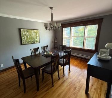 Waterford Valley Apartment | Westmount Manor Unit 5 - 3 Bedroom Apartment