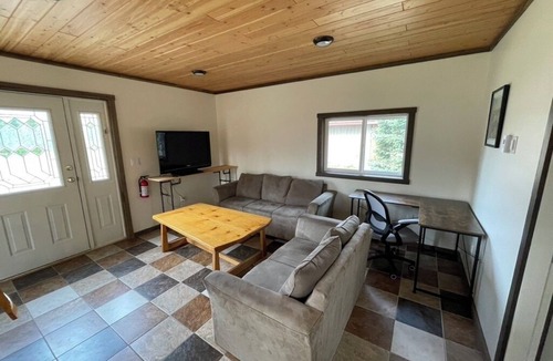 Valemount Cottage | Westridge Guest House