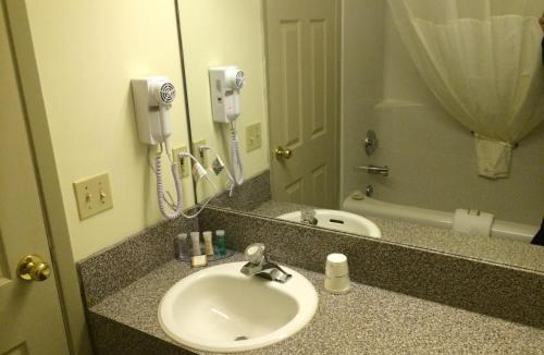 Strathmore Hotel | Wheatland Hotel