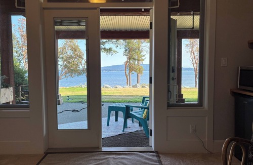 Mill Bay House | Whiskey Point Water Front Homestay