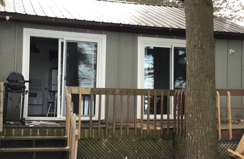 Milford Cottage | Whispering Pines - Waterfront 2 bedroom cottage