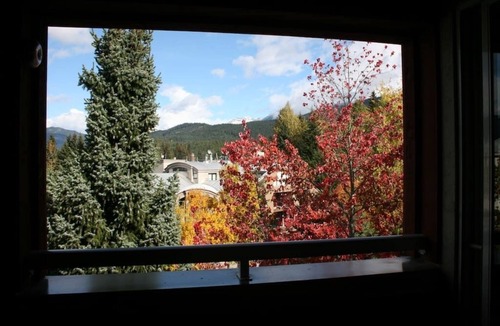 Village North Apartment | Whistler Village - Best location - spacious - Village stroll - Walk to lift - bars - restaurants - grocery store - liquor store Deer Lodge 341