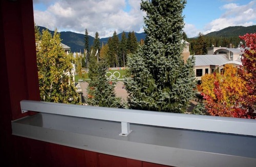 Village North Apartment | Whistler Village - Best location - spacious - Village stroll - Walk to lift - bars - restaurants - grocery store - liquor store Deer Lodge 341