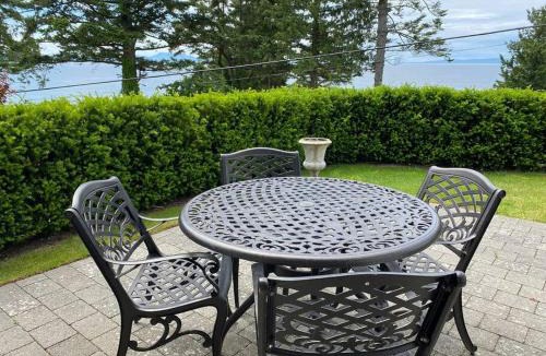 White Rock House | White Rock Beach getaway
