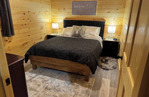 Hillsborough Cabin | White Rock Cabin #5nn