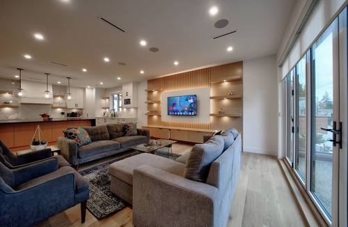 Crescent Beach House | White rock Mansion sleeps 20, chef kitchen, views, Theatre room, Game Room