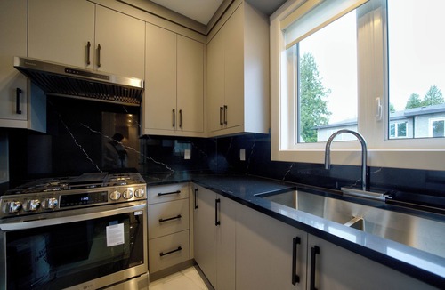 Crescent Beach House | White rock Mansion sleeps 20, chef kitchen, views, Theatre room, Game Room