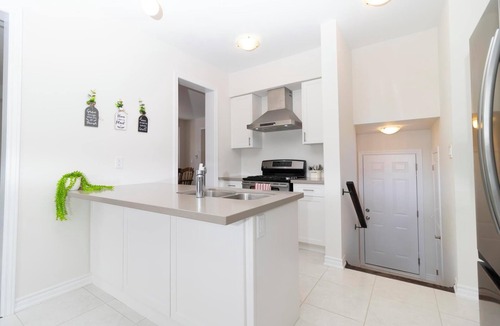 Paris House | Whole House 3 BR 2.5 WR Close to Downtown & HW 403