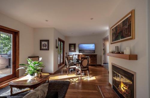 West Vancouver Apartment | Whytecliff Park place near ocean