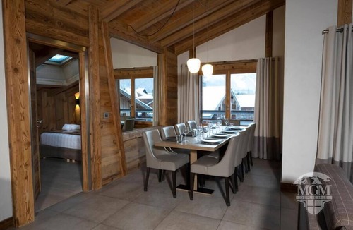 Chamonix City Centre Apartment | Wifi, 50m from shops, fitness, swimming pool, sauna, hammam, balcony, ski locker, 60m², Chamonix