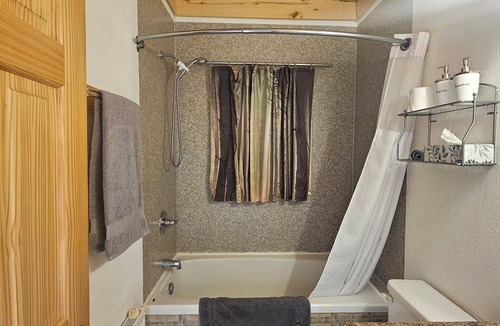Hudson's Hope Cabin | Williston Lake Resort