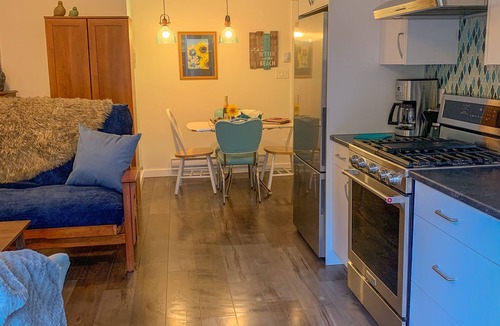 Comox House | Windslow Guest Suite at Kye Bay Beach in Comox