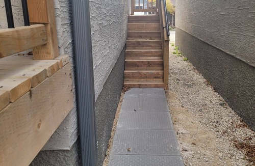 East Kildonan House | Winnipeg Radiant Home - A peaceful neighborhood with separate entrance