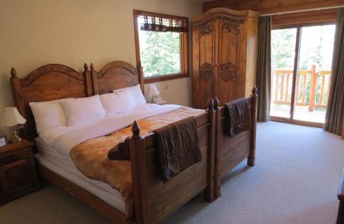 Golden Cabin | Winston Lodge