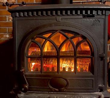 Chertsey Ski Chalet | Winter Lakefront Chalet - Serendipity Hideaway - Ski, Skate, Snowshoes & Relax by the Cozy Fire