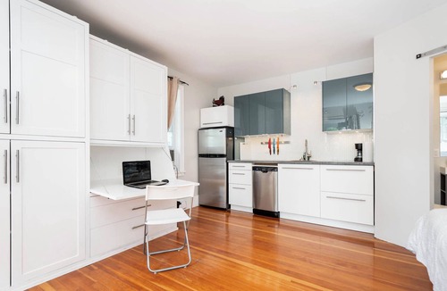 Winnipeg Bed & Breakfast | Wolseley Studio Oasis in beautiful forrest canopy settingnWith Hot Tub and Pool