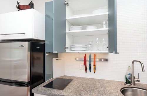 Winnipeg Bed & Breakfast | Wolseley Studio Oasis in beautiful forrest canopy settingnWith Hot Tub and Pool