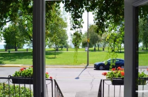Verdun Apartment | Wonderful! facing the river and park! wow!