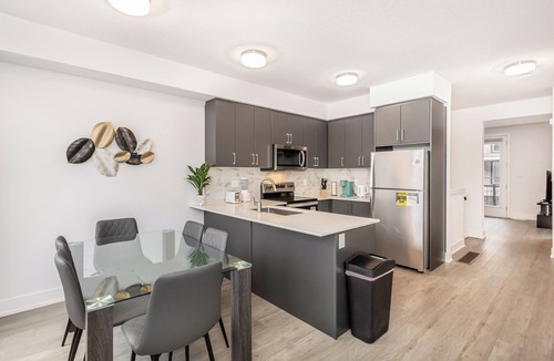 Waterloo House | Wonderful Retreat in Uptown Waterloo