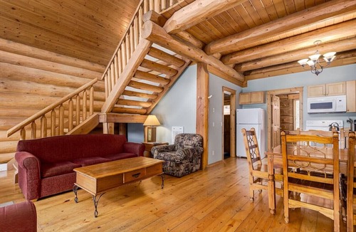 Golden Cabin | Wonderful Rockies Cabin Getaway for Hike or Ski
