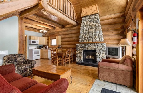 Golden Cabin | Wonderful Rockies Cabin Getaway for Hike or Ski