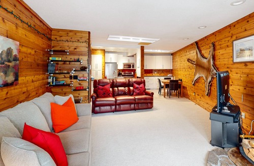Big White Ski Resort Condo | Wonderful ski-in/out condo with balcony, full kitchen, WiFi, & cable
