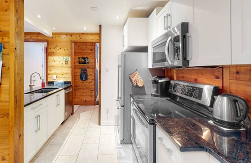 Big White Ski Resort Condo | Wonderful ski-in/out condo with balcony, full kitchen, WiFi, & cable