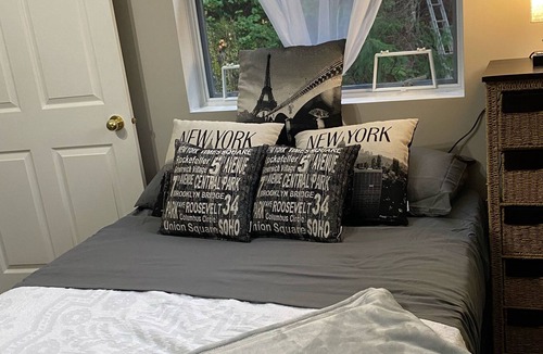 East Sooke House | Wonderland Mansion @ Serenity Lodges