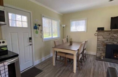 Sherkston Cottage | Woodsandwaves Cottage Retreat