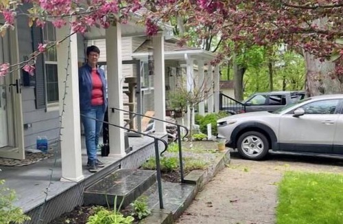 Port Hope Apartment | Work-friendly bed/sit with private deck