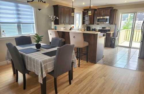 Paradise House | WOW! Executive 2-Bedroom 2-Bathroom