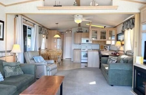 Sherkston House | WYLDEWOOD BEACHFRONT stunning views!