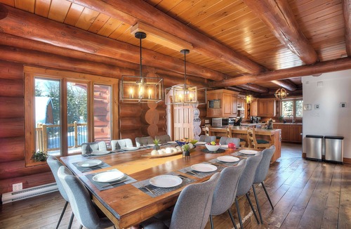 Lac Superieur Village Ski Chalet | X Au Refuge des Cerfs - At the Deer Refuge with SPA, SKI & Lake