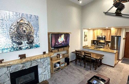 Upper Village Condo | XL Luxury Penthouse. Top 1%. The Aspens. A/C, Pool, 3 hot tubs, ski-in ski-out.