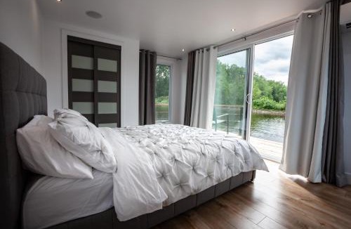 Mauricie Boat Rental | Yacht Club de Trois-Rivières 2 - Maison flottante