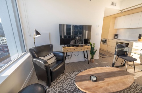 North Park Condo | Yates Sunset View-Enjoy amazing sunsets from this corner unit on the 11th floor!