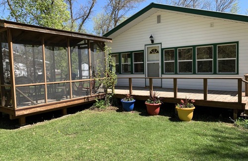 Winnipeg Beach Cottage | Year-round getaway near the lake.
