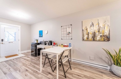 Elmsdale Apartment | YHZ Cheerful Private Unit 10 min to Airport