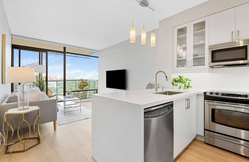 Yorkville Apartment | Yorkville Magic. n Toronto's Finest Neighbourhood