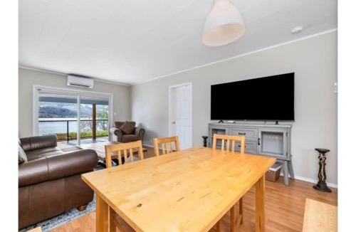 Youbou House | Youbou Lakefront Getaway Relax And Unwind