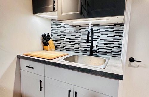 Winnipeg Apartment | Your Clean Clubhouse in St Boniface. Perfect for Students/Short term home away!