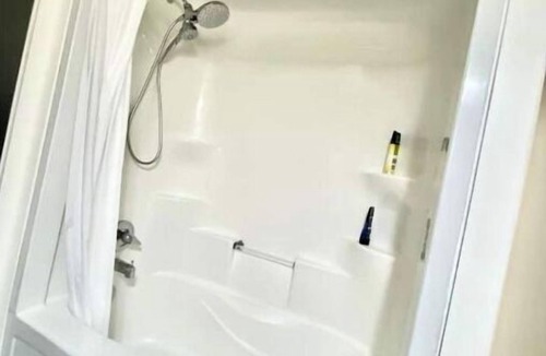 Thorold House | Your Hotel Room In Thorold.