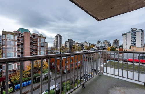 West End Apartment | Your Perfect Westend location - 5 min from beach or Stanley Park