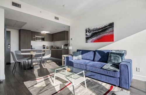 Victoria Park Apartment | YYC Tallest Residential Tower - Parking, AC