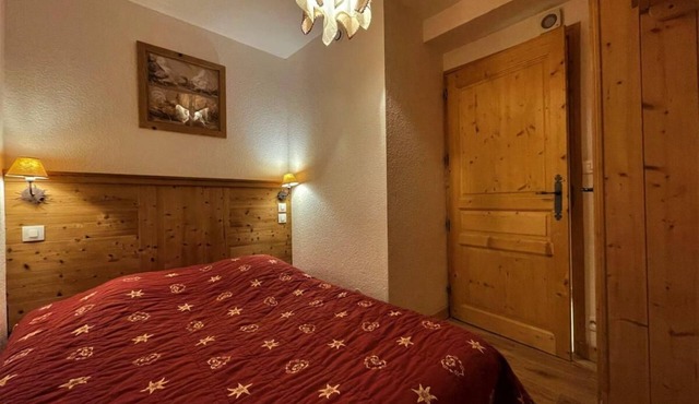 150m from shops, 2nd floor, balcony, tv, ski locker, 34m², Les Menuires