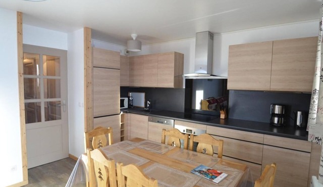 150m from shops, floor -1, balcony, tv, ski locker, 45m², Les Menuires